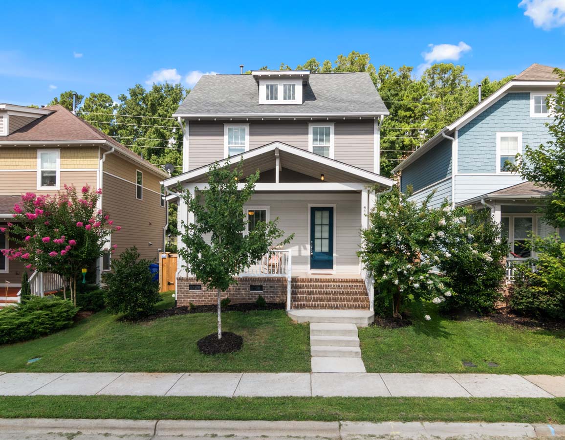 Well-kept smaller home with a front walk